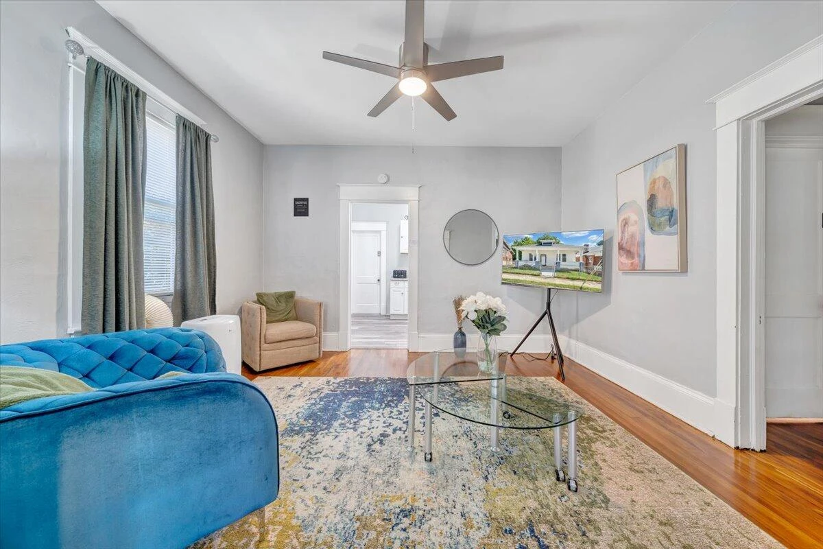645 Montrose AVE SE - Photo 4