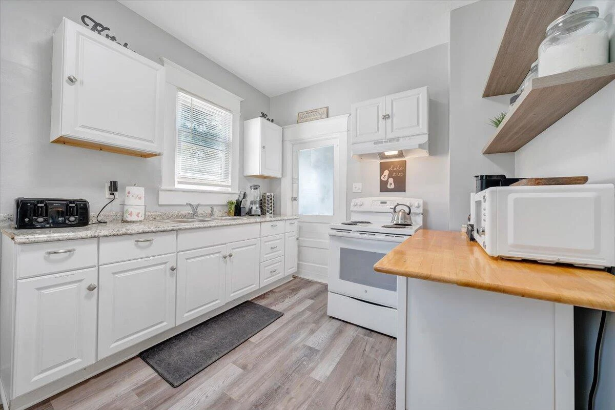 645 Montrose AVE SE - Photo 7