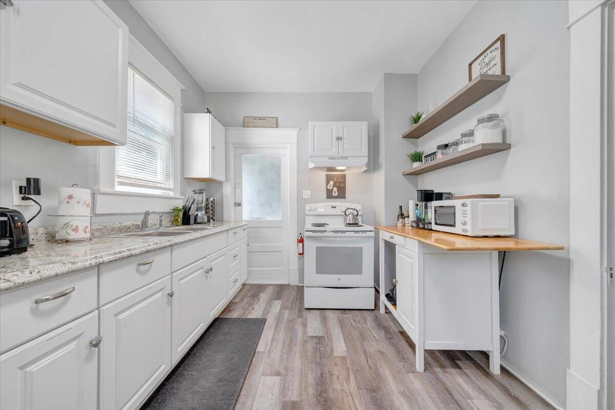 645 Montrose AVE SE - Photo 8