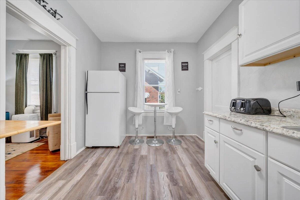 645 Montrose AVE SE - Photo 9