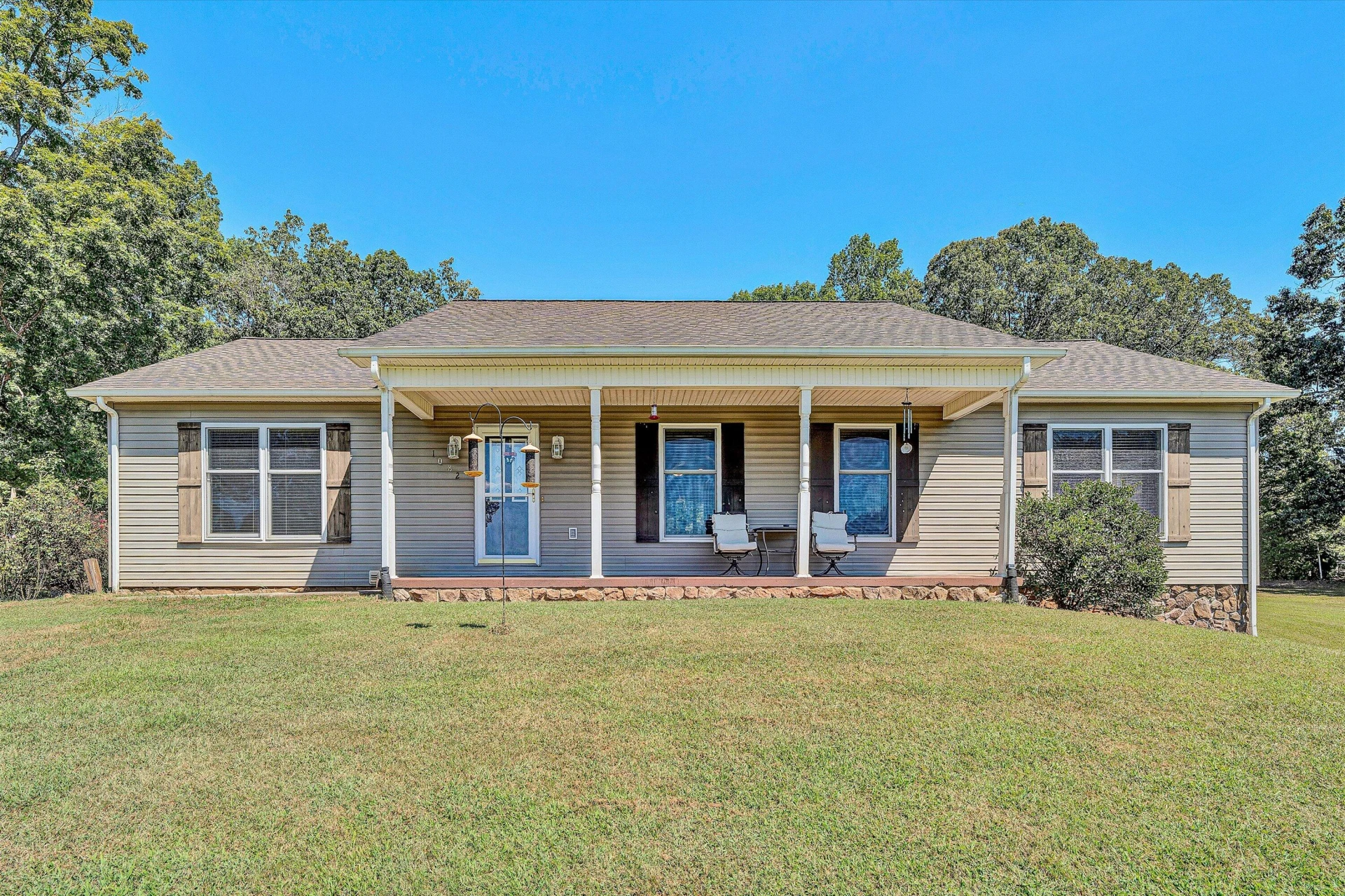 1082 Anna LN