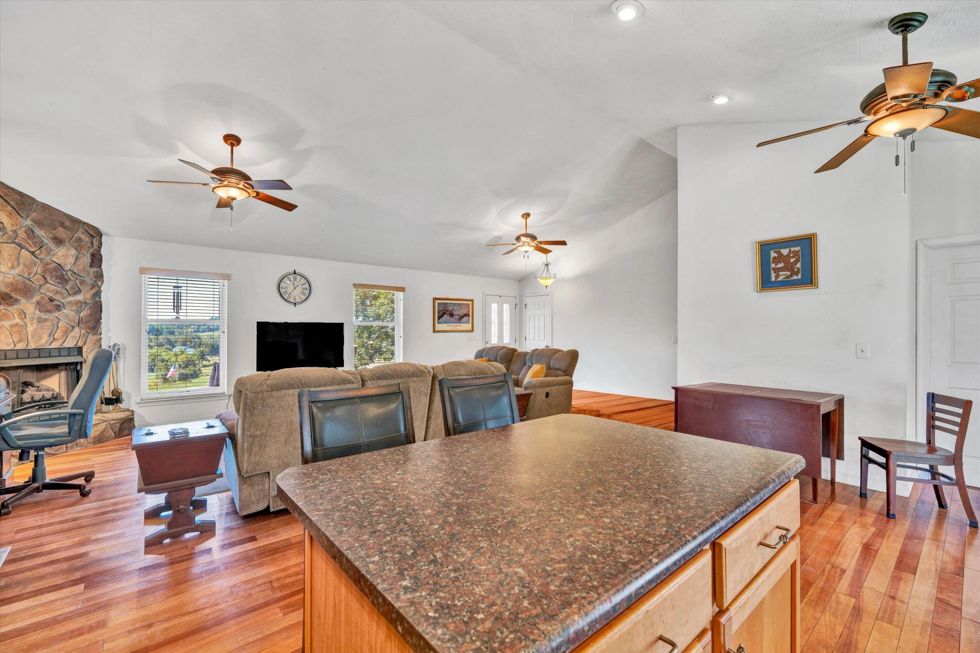1082 Anna LN - Photo 12
