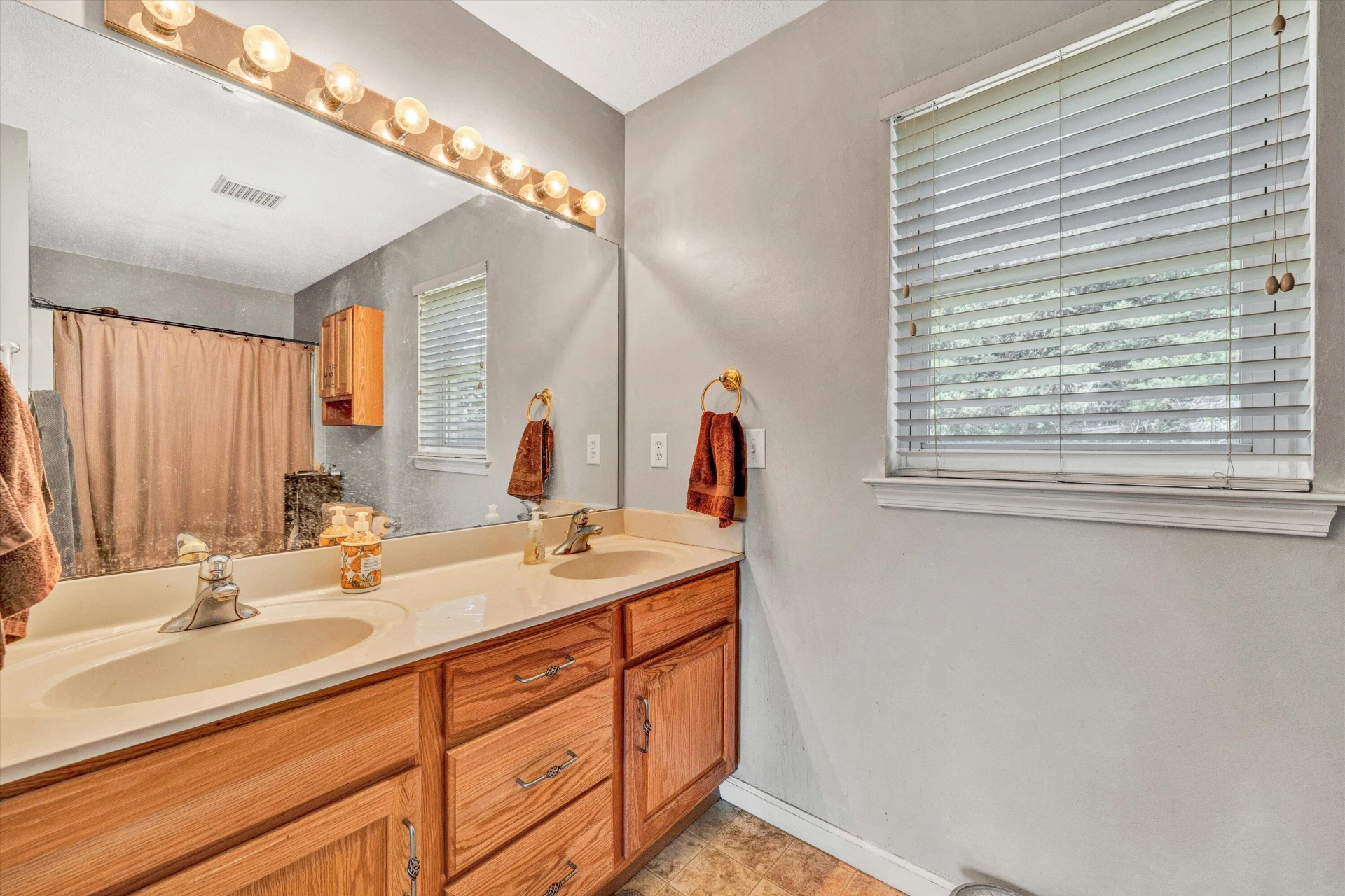 1082 Anna LN - Photo 18