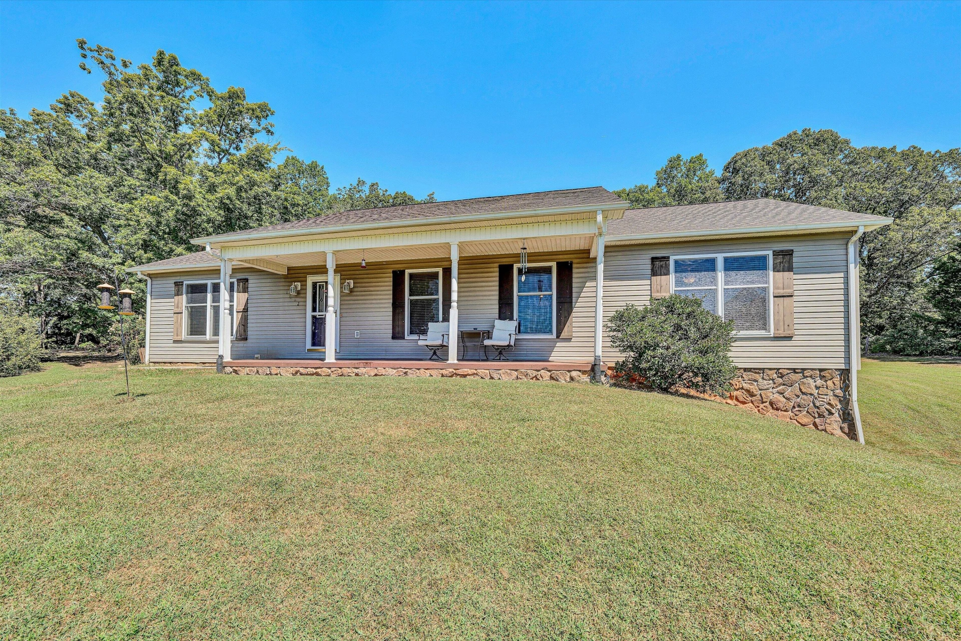 1082 Anna LN - Photo 2