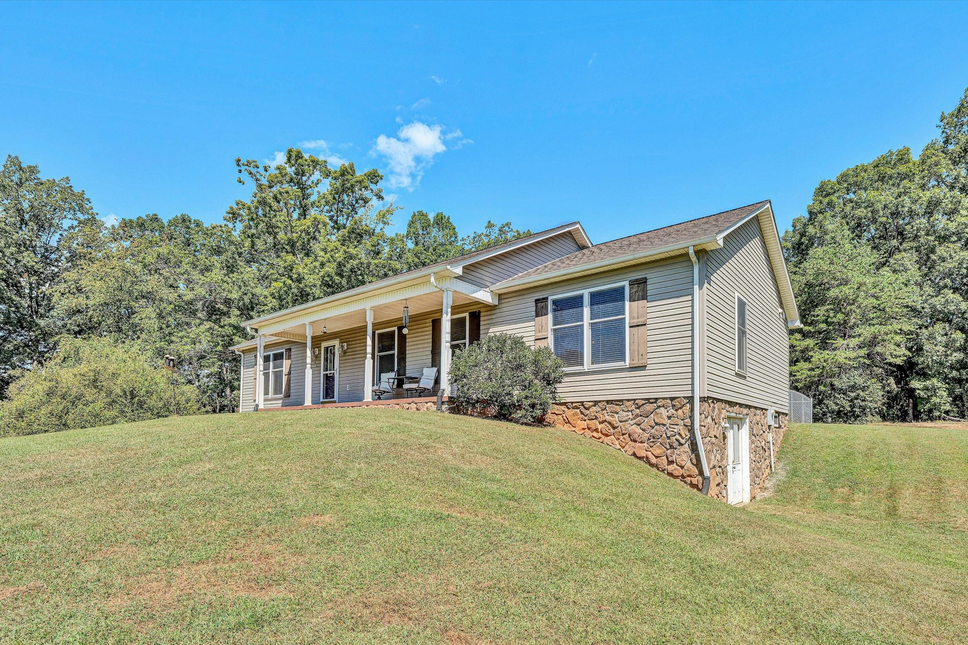 1082 Anna LN - Photo 3