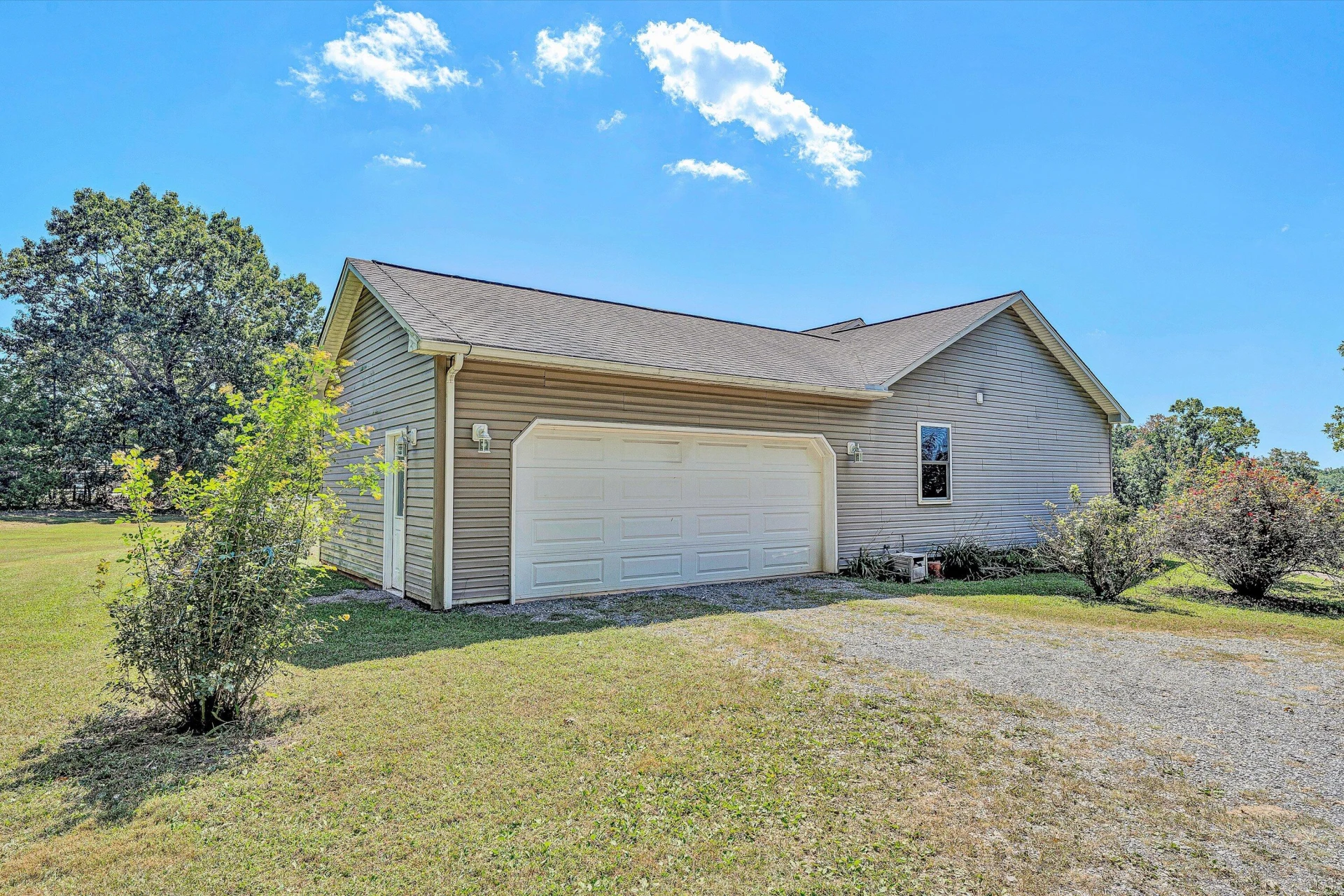 1082 Anna LN - Photo 30