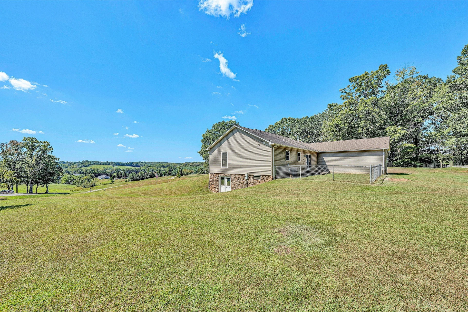 1082 Anna LN - Photo 33