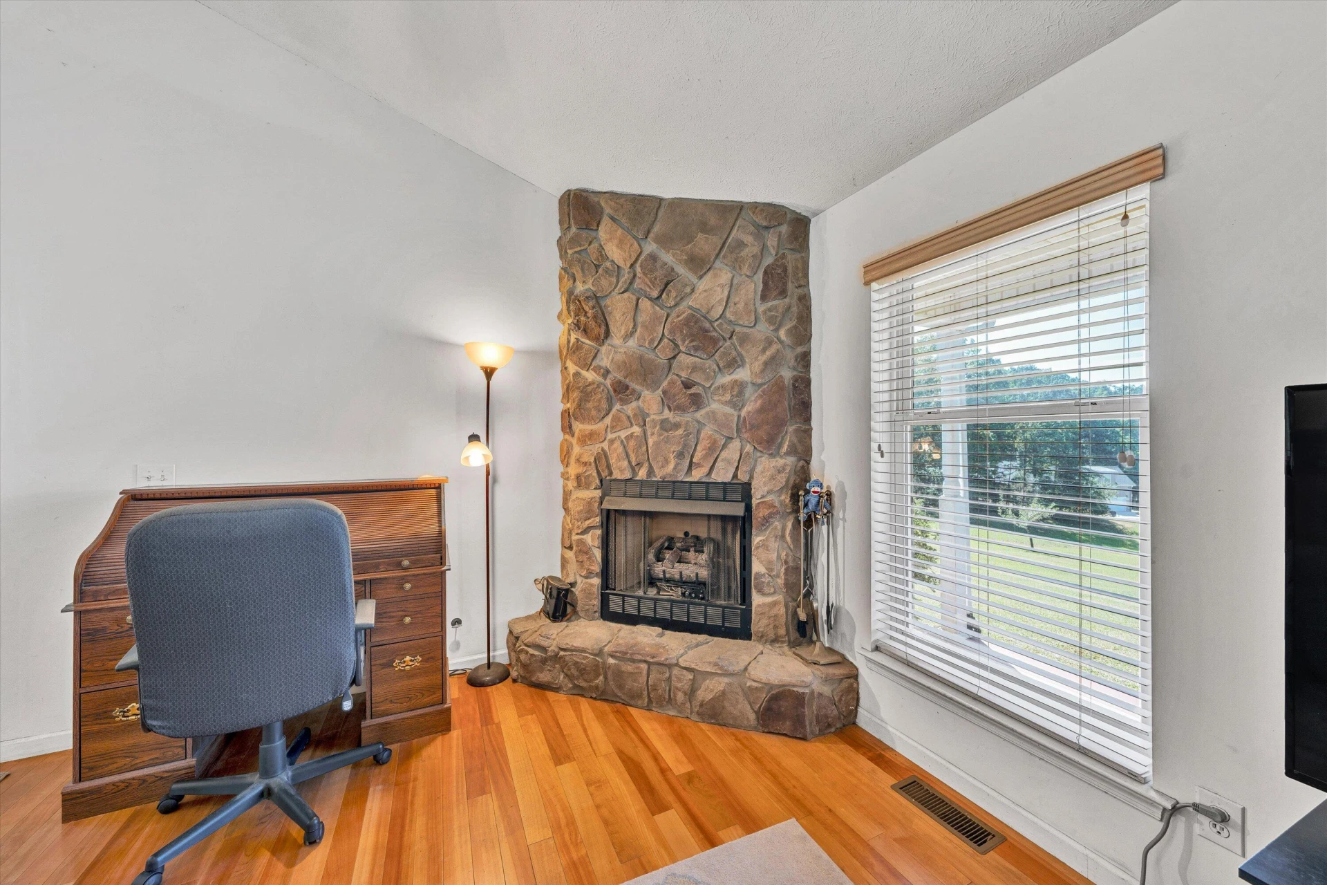 1082 Anna LN - Photo 6