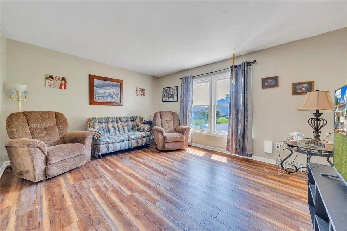 8199 Ashton LN - Photo 2
