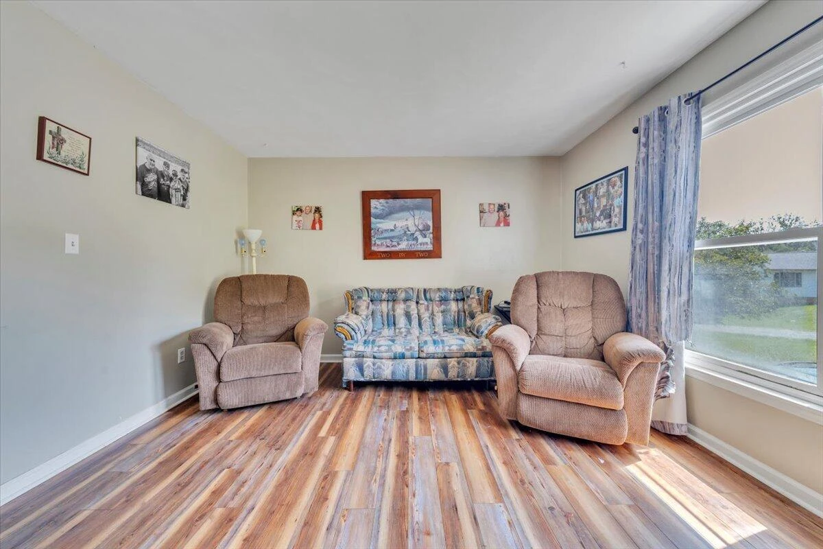 8199 Ashton LN - Photo 3