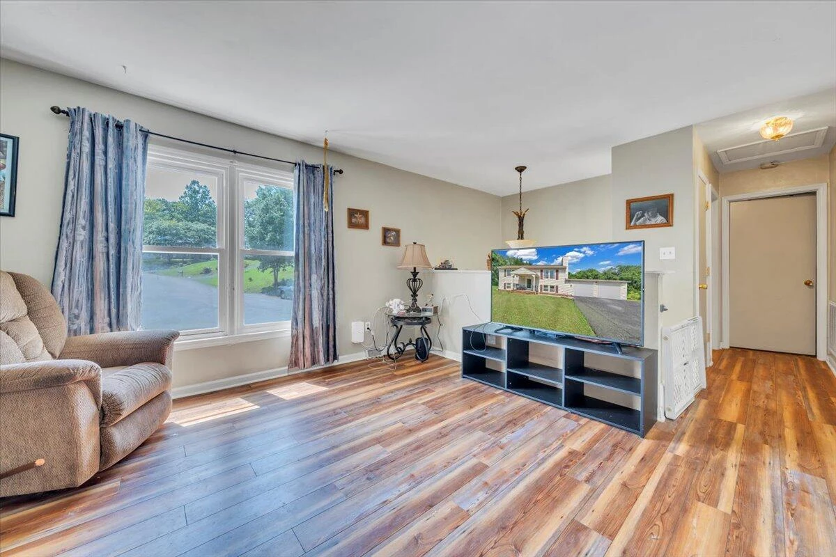 8199 Ashton LN - Photo 5