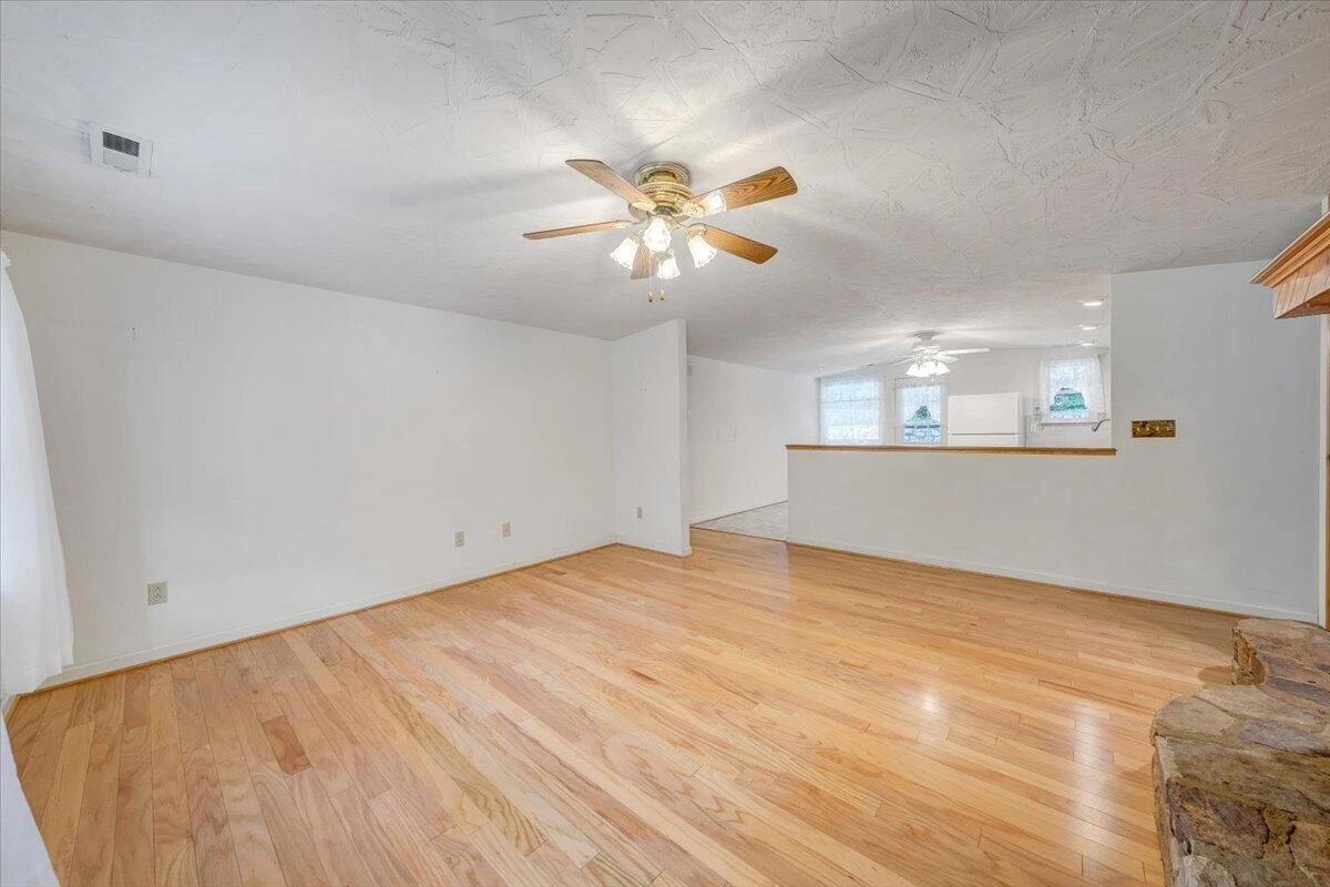 4144 Daugherty RD - Photo 5