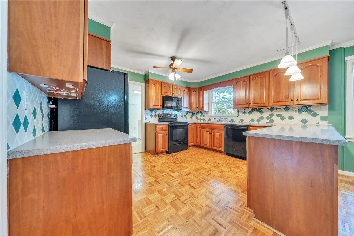 207 Queen Regent CT - Photo 14