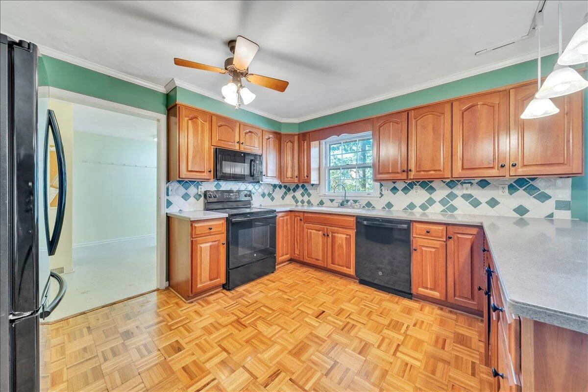 207 Queen Regent CT - Photo 15