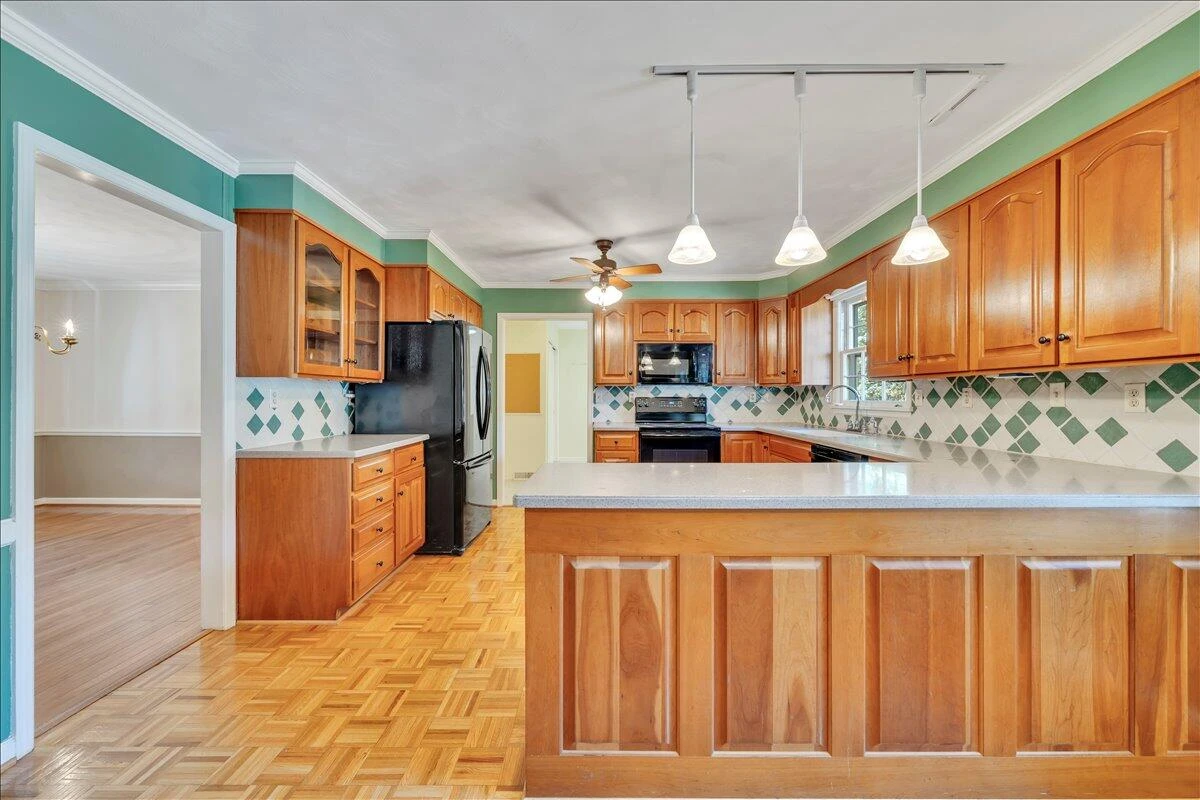 207 Queen Regent CT - Photo 16