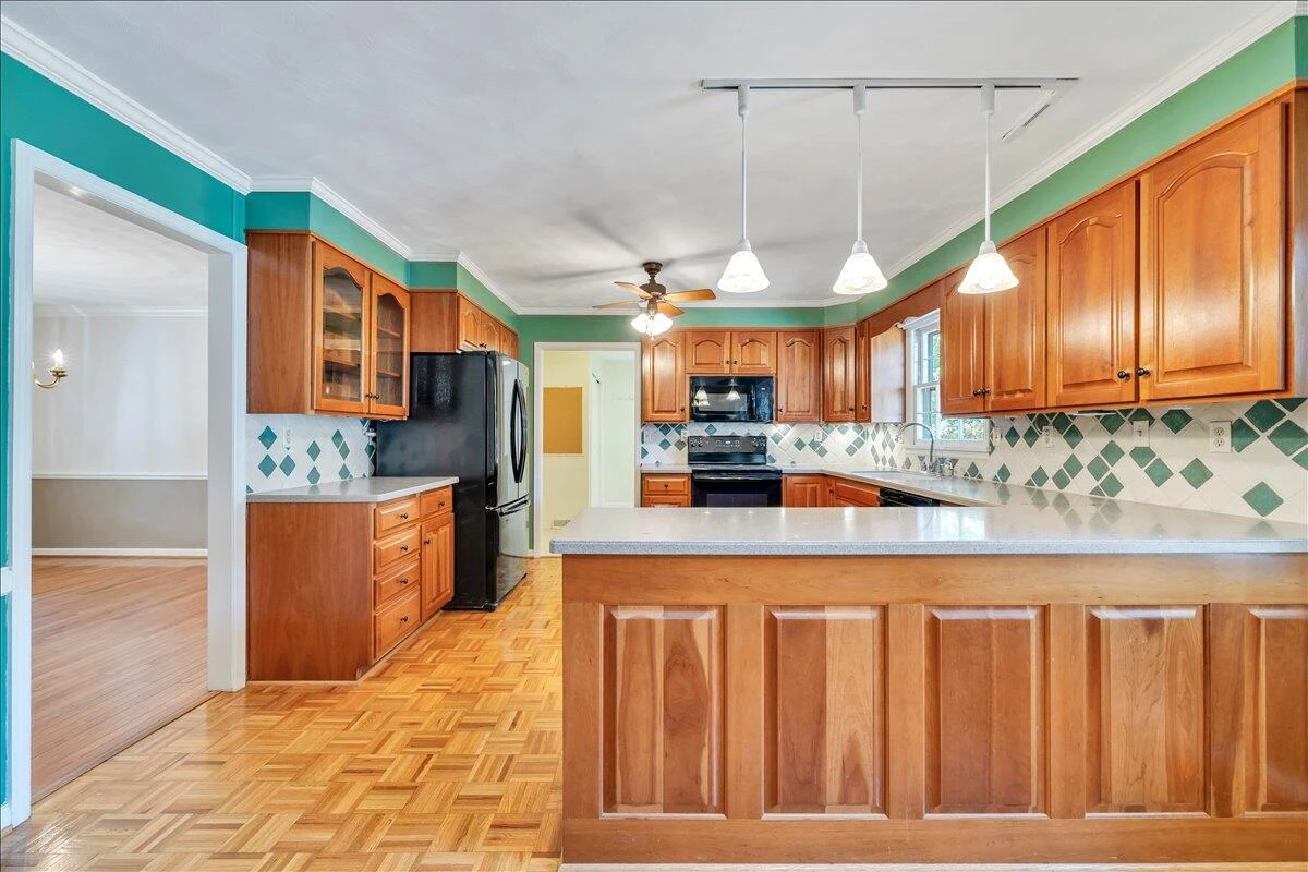 207 Queen Regent CT - Photo 17