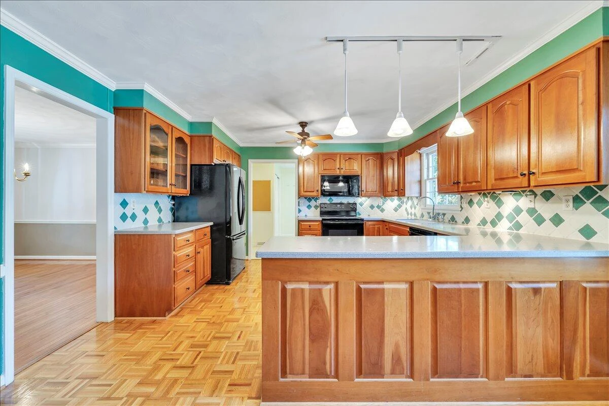207 Queen Regent CT - Photo 18