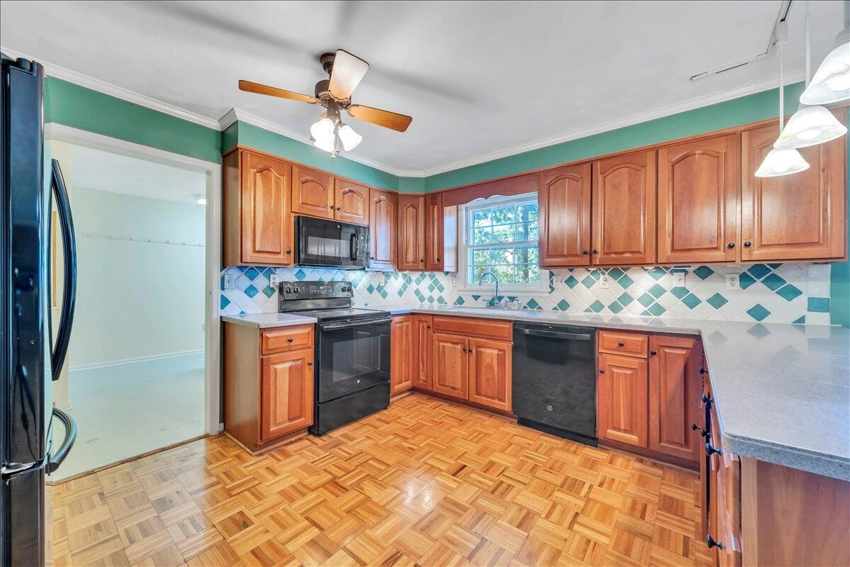 207 Queen Regent CT - Photo 19