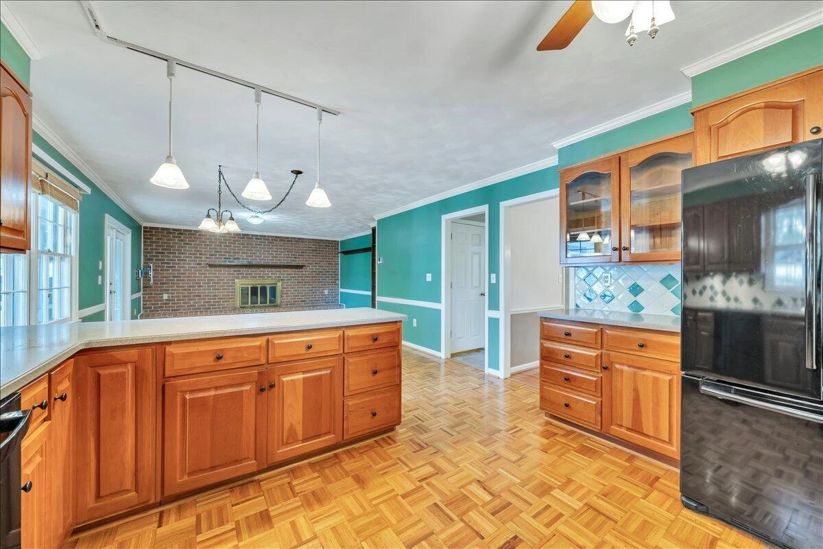207 Queen Regent CT - Photo 21