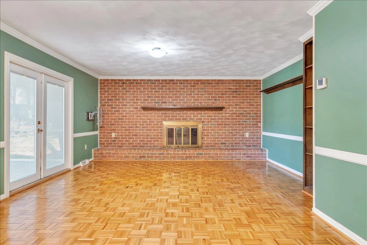 207 Queen Regent CT - Photo 22