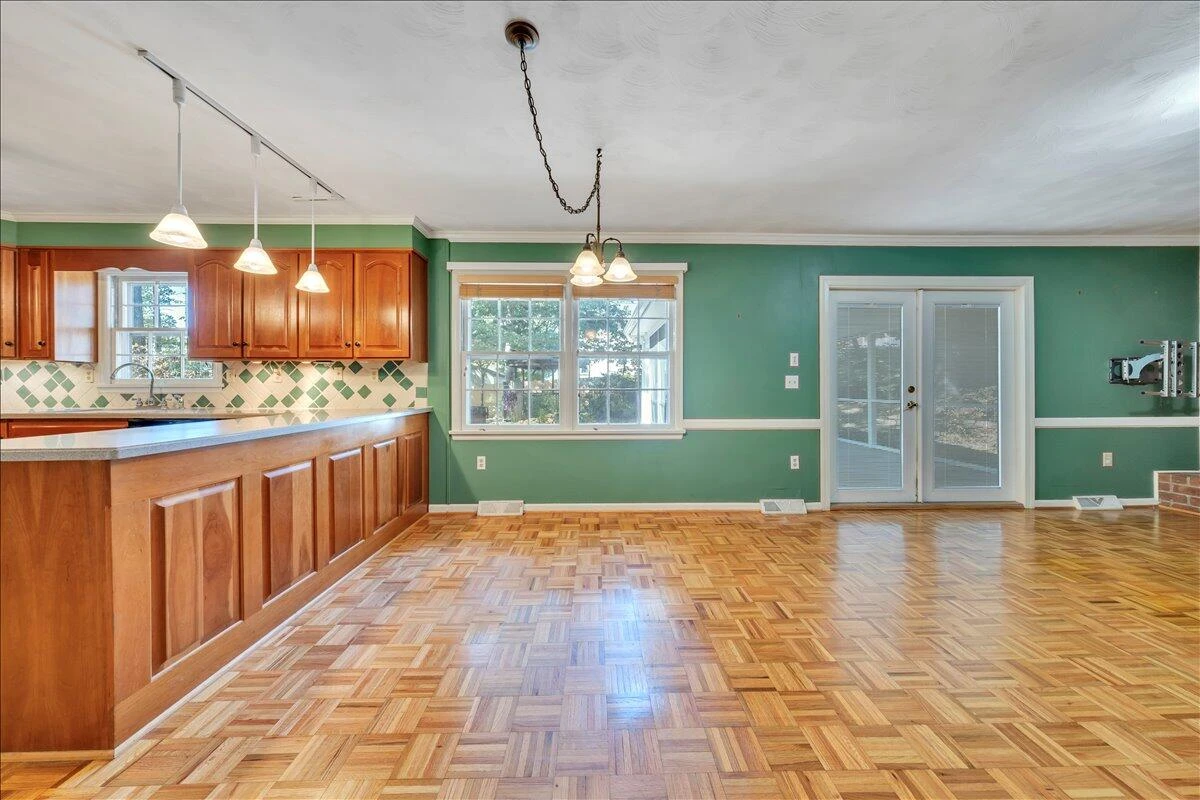 207 Queen Regent CT - Photo 23