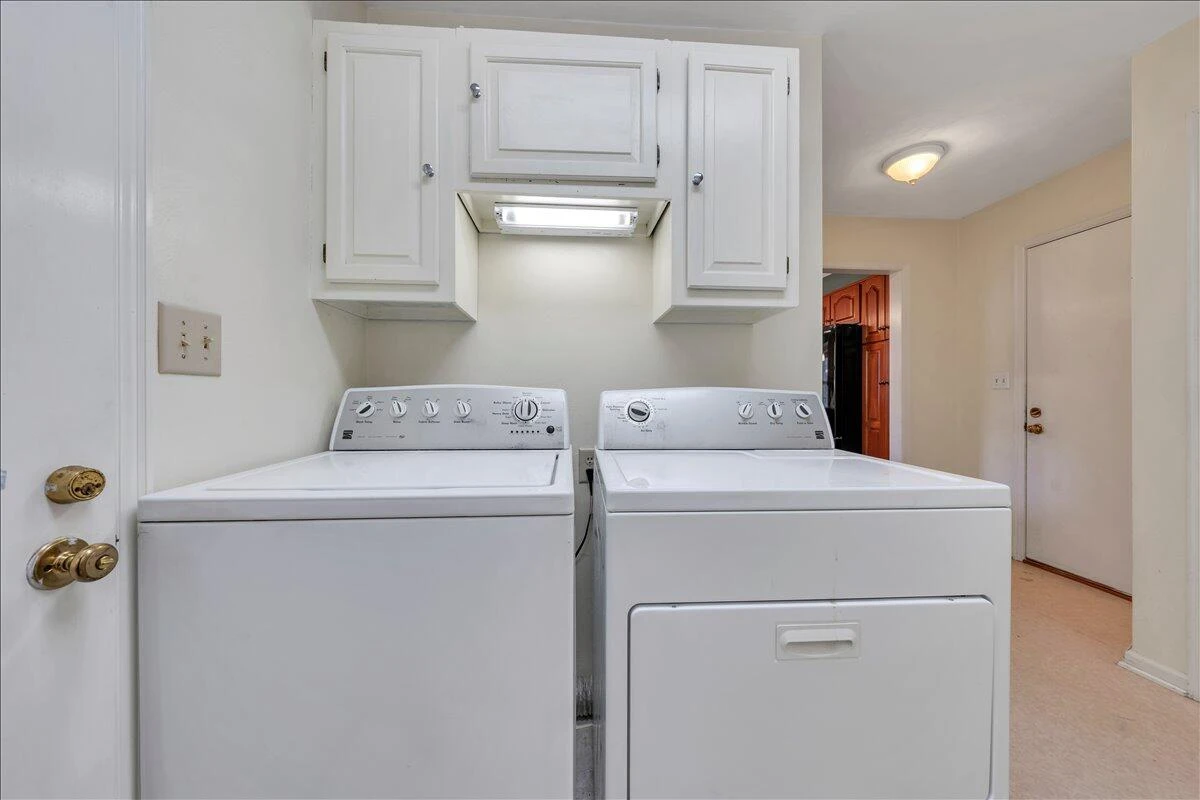 207 Queen Regent CT - Photo 25