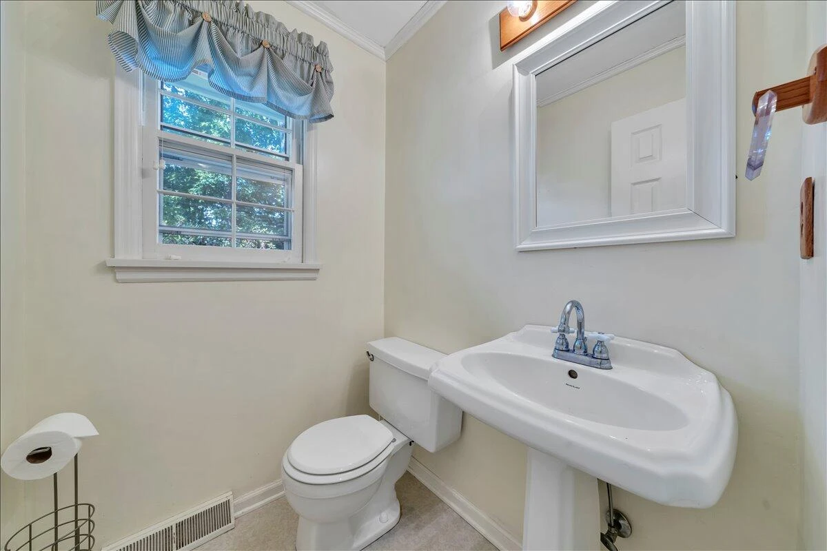 207 Queen Regent CT - Photo 26