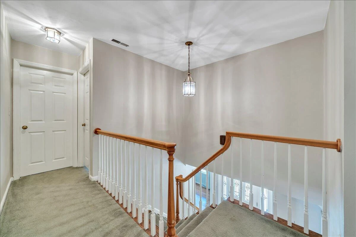 207 Queen Regent CT - Photo 27