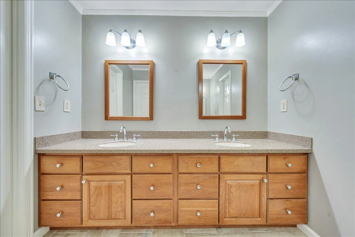 207 Queen Regent CT - Photo 29