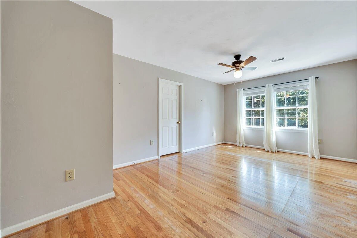 207 Queen Regent CT - Photo 30