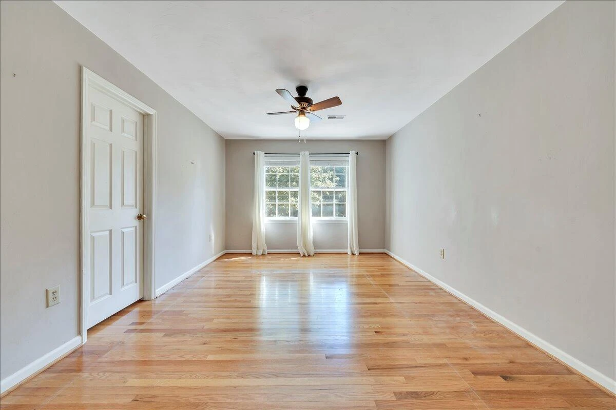 207 Queen Regent CT - Photo 31
