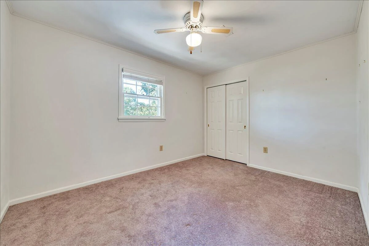 207 Queen Regent CT - Photo 32