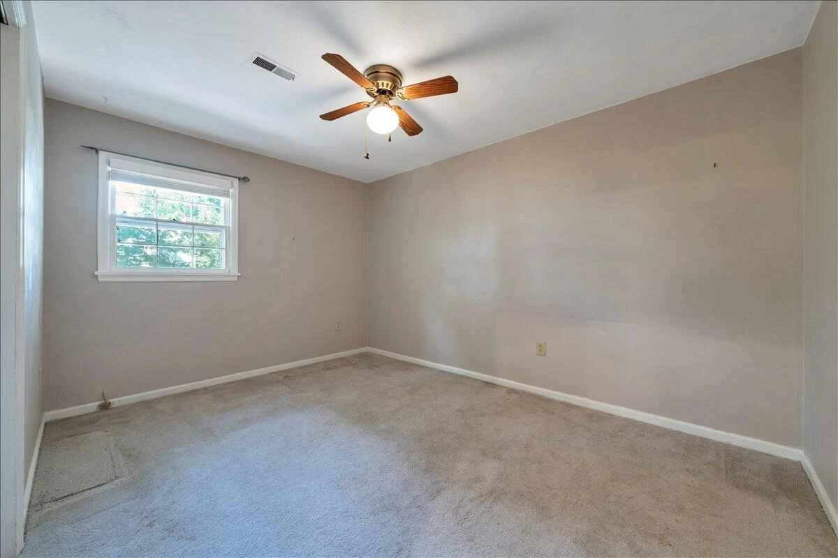 207 Queen Regent CT - Photo 33