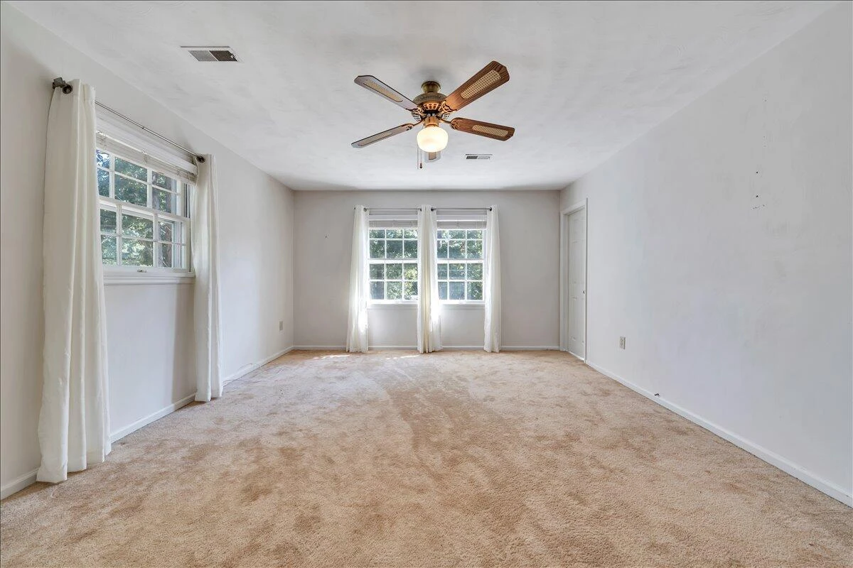 207 Queen Regent CT - Photo 34
