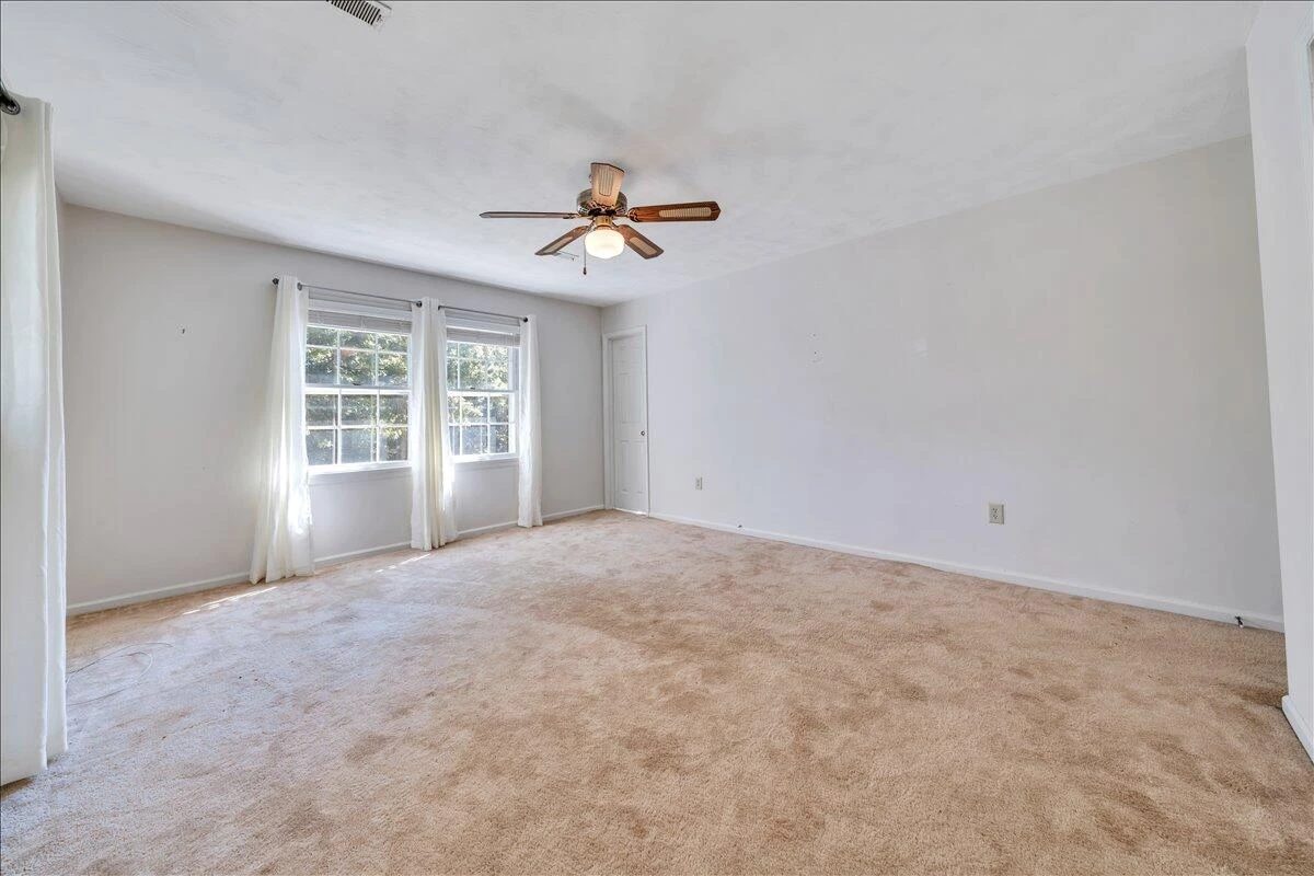 207 Queen Regent CT - Photo 35