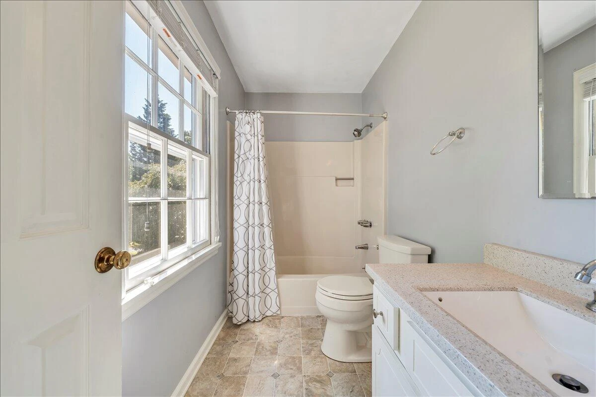 207 Queen Regent CT - Photo 37