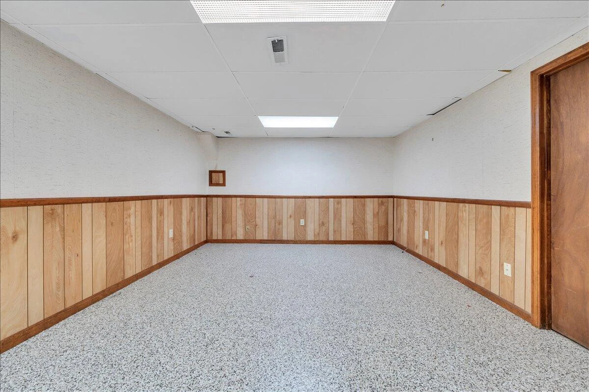 207 Queen Regent CT - Photo 39