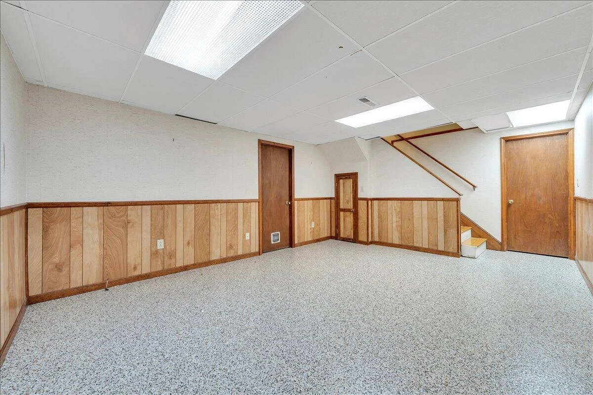 207 Queen Regent CT - Photo 40