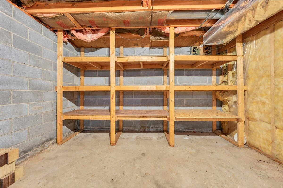 207 Queen Regent CT - Photo 41