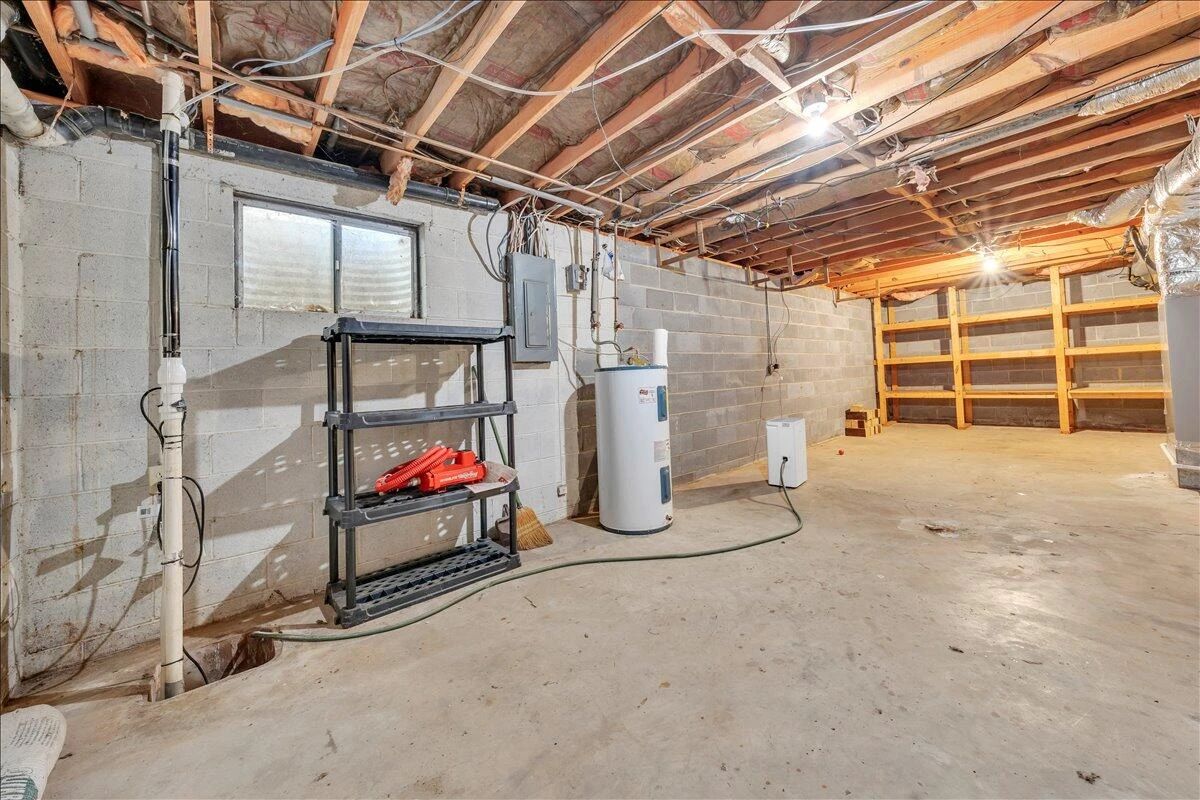 207 Queen Regent CT - Photo 42