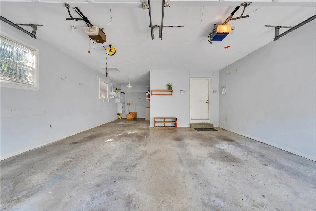 207 Queen Regent CT - Photo 43