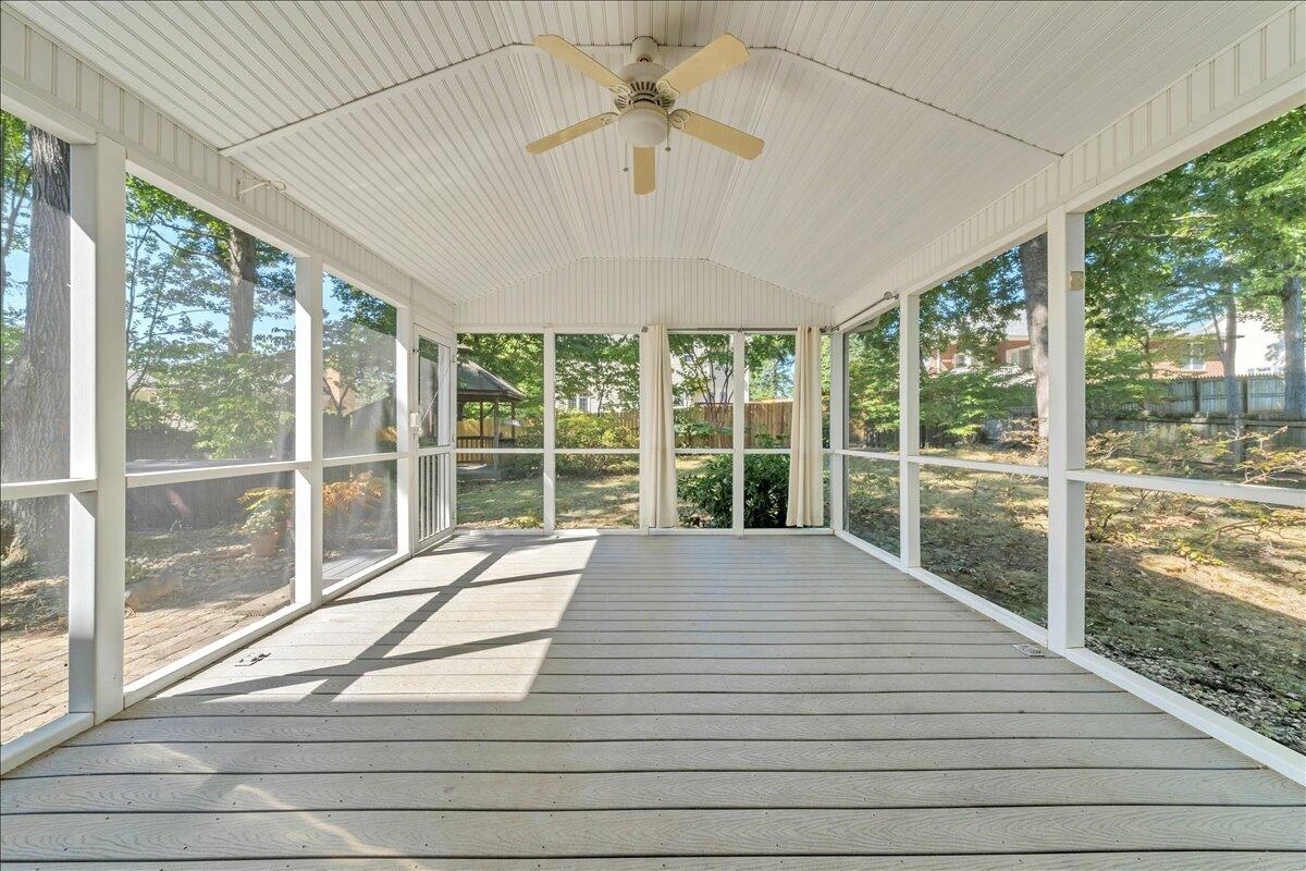 207 Queen Regent CT - Photo 44