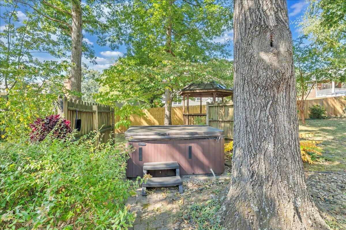 207 Queen Regent CT - Photo 50