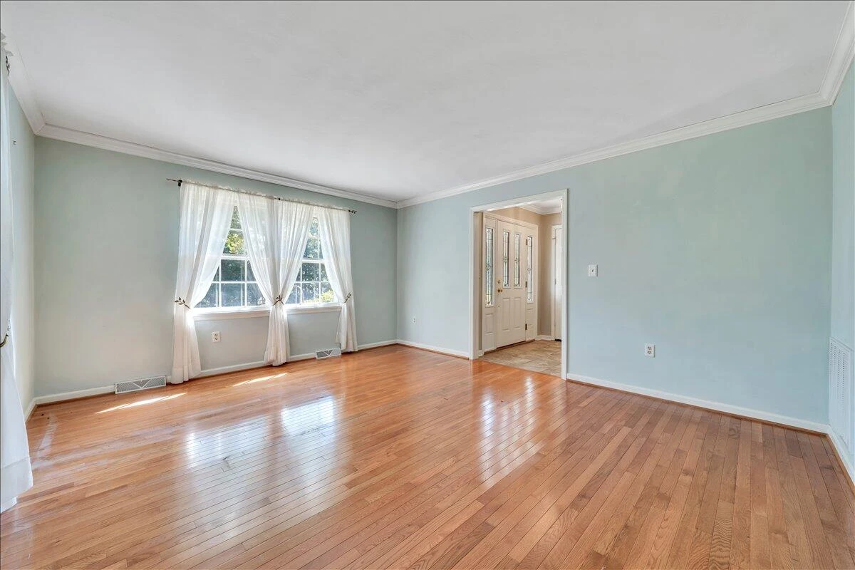 207 Queen Regent CT - Photo 9