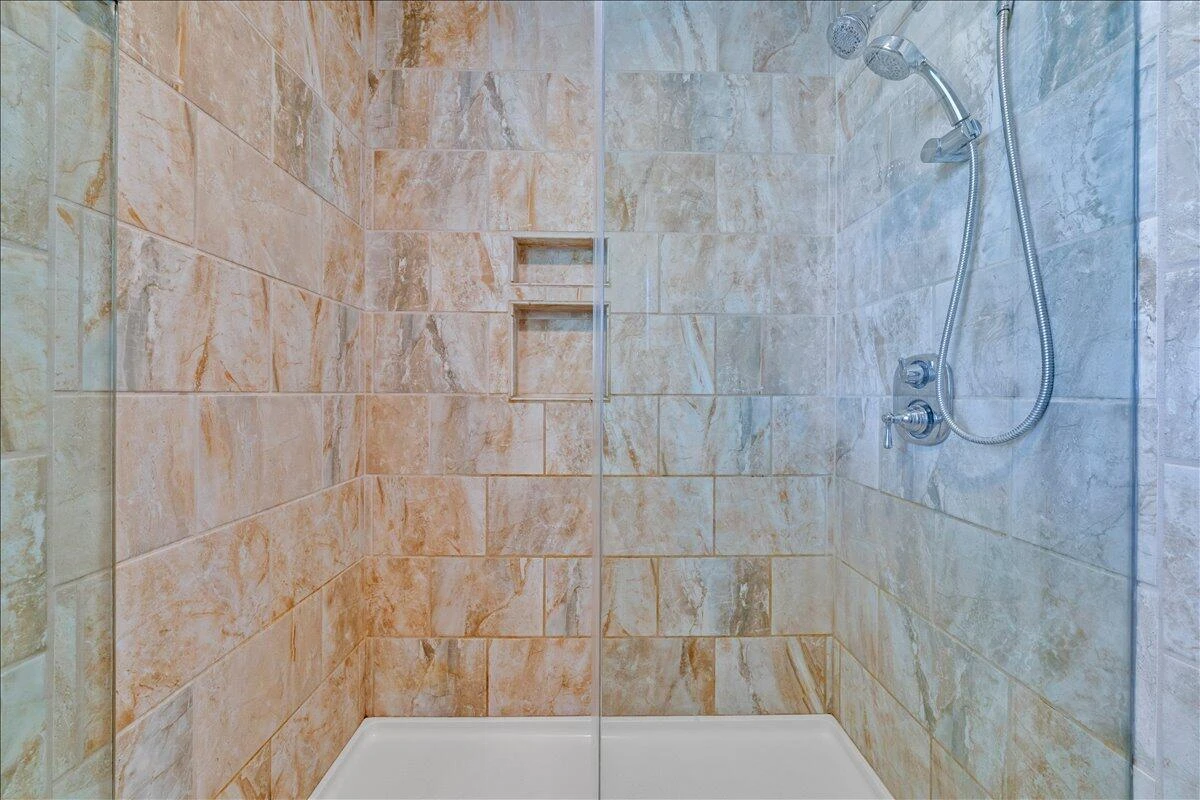207 Queen Regent CT - Photo 54