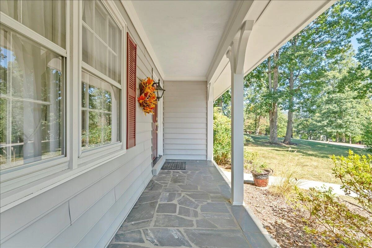 207 Queen Regent CT - Photo 55