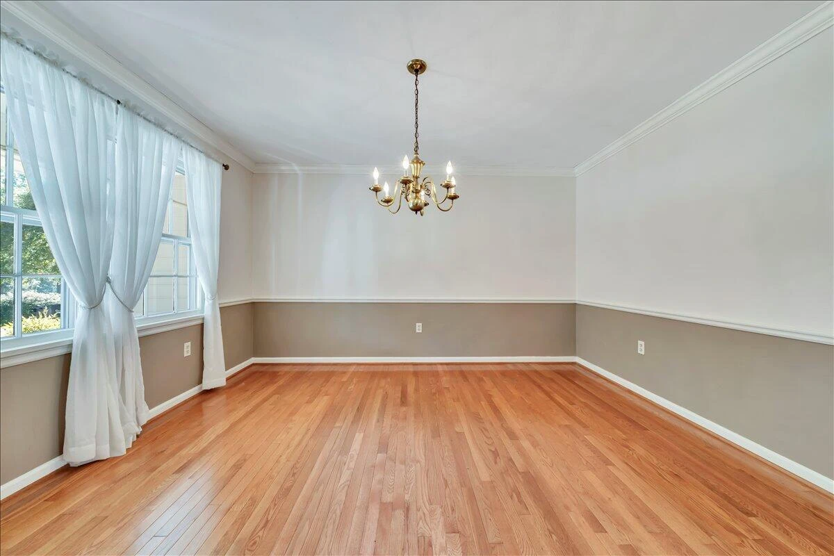 207 Queen Regent CT - Photo 11
