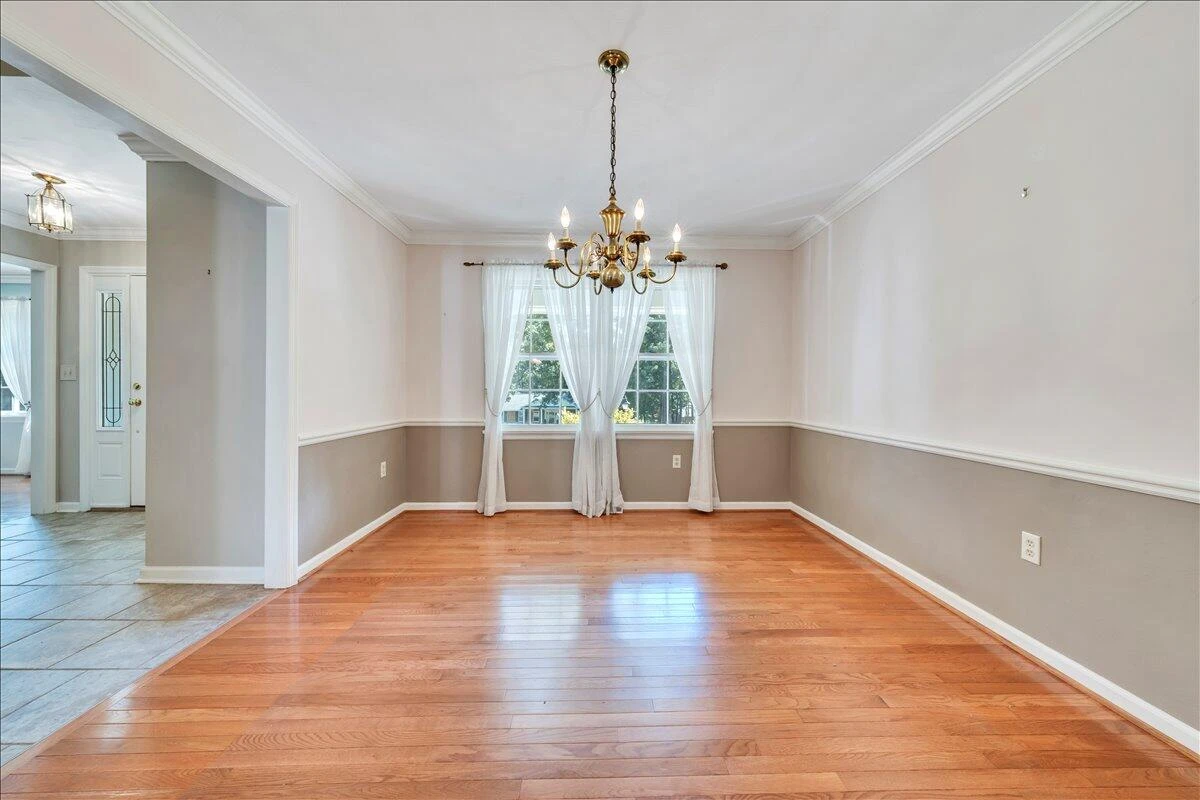 207 Queen Regent CT - Photo 12