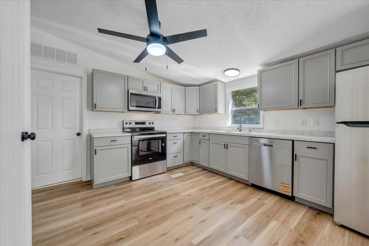 341 Leland LN - Photo 17