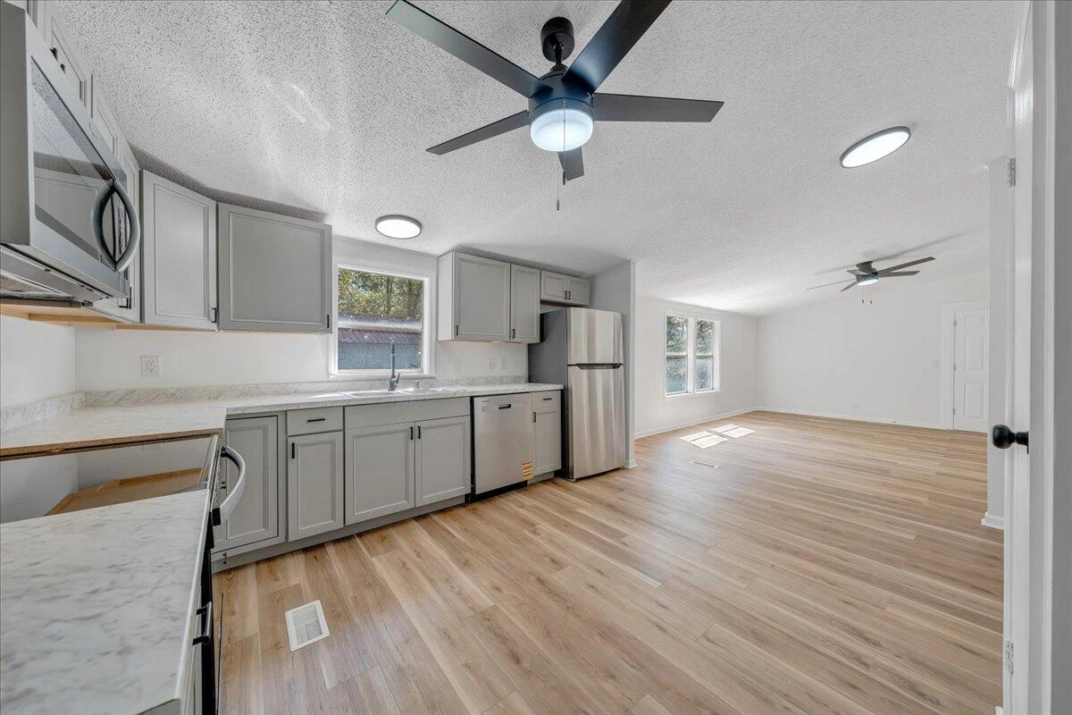 341 Leland LN - Photo 18